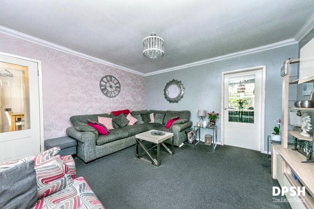 4 Harwill Rise, Churwell, Leeds photo 4