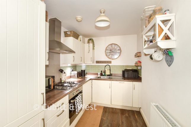 33, Bedivere Road, Crawley photo 4
