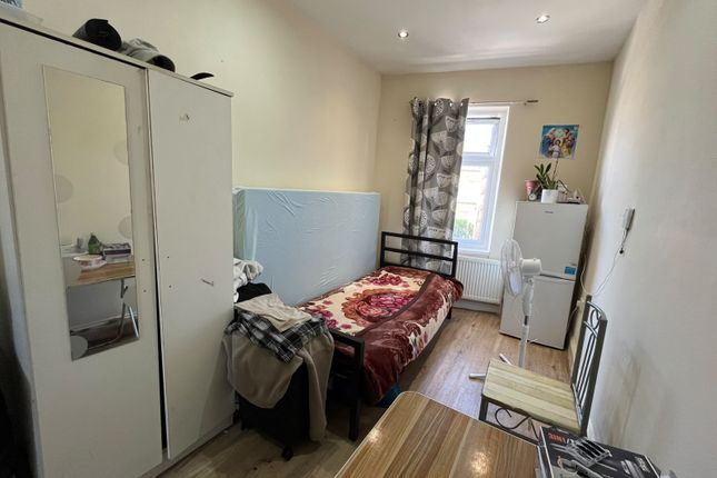 34B Norwood Road, SOUTHALL photo 5