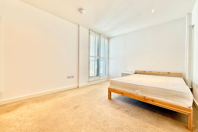 80, Hallings Wharf Studios 1, Channelsea Road, LONDON photo 3