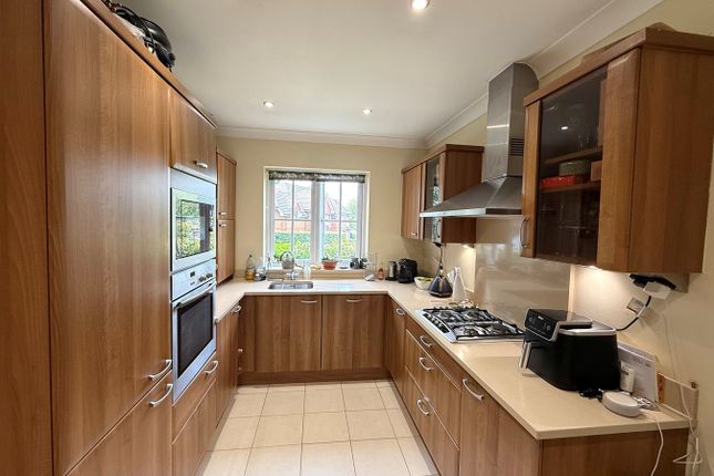 14, Abbey Place, Bracknell photo 2