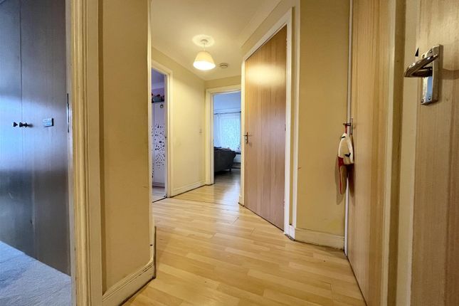 29 Harkness Court, Cleeve Way, Sutton photo 4