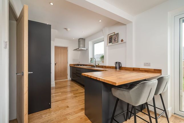 12 Kingsway, Drighlington photo 2