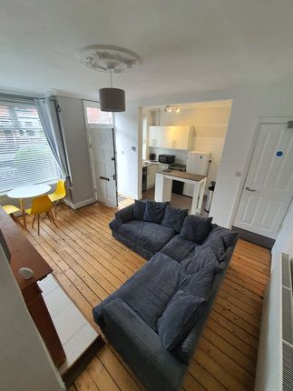 12, Trelawn Place, West Yorkshire photo 2