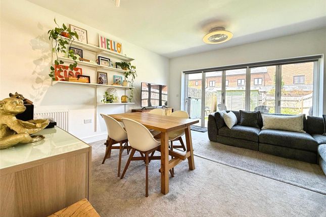 6, Dentons Walk, Berkshire photo 3