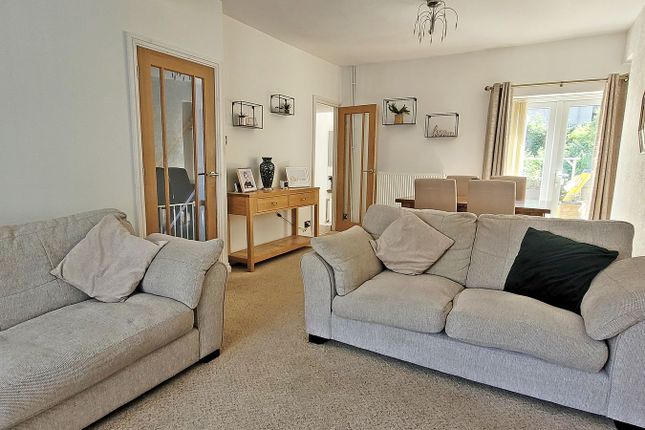 52, St John Street, Bridgend photo 3