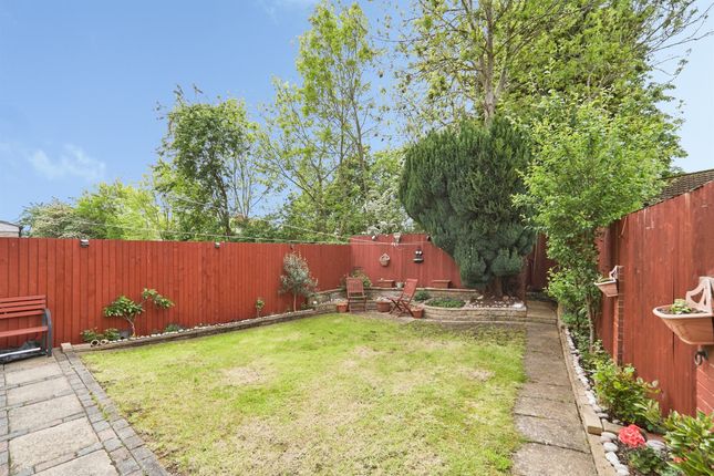 2, Fearnville Drive, Leeds photo 4