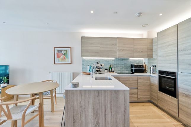 Flat 1104, Biring House, Duke Of Wellington Avenue, London photo 4
