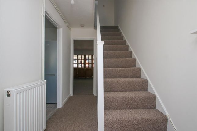 57, Burgess Gardens, Newport Pagnell photo 5