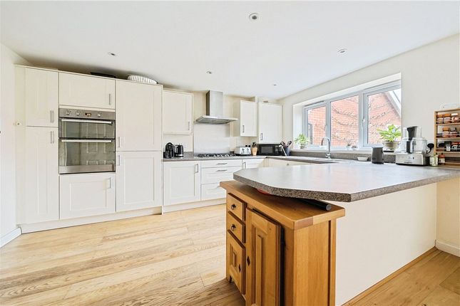 35, Ambrose Way, Hampshire photo 4