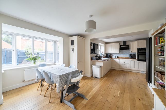 17, Renard Rise, Stonehouse photo 4