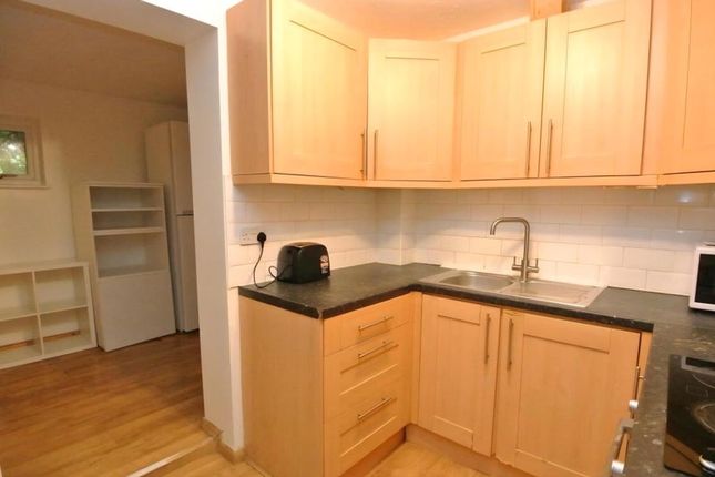 Caddy Close, Egham photo 3