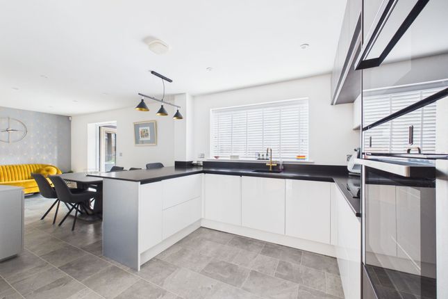 15 Bowland Close, Huntingdon photo 4