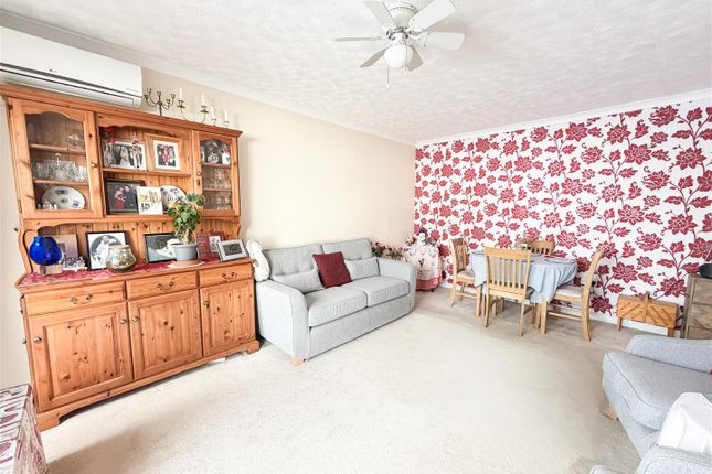 10, Jay Close, Eastbourne photo 3