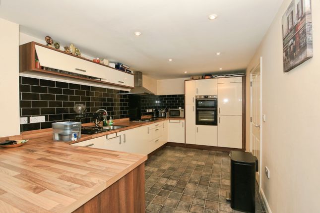 23, Teasel Way, Peterborough photo 2