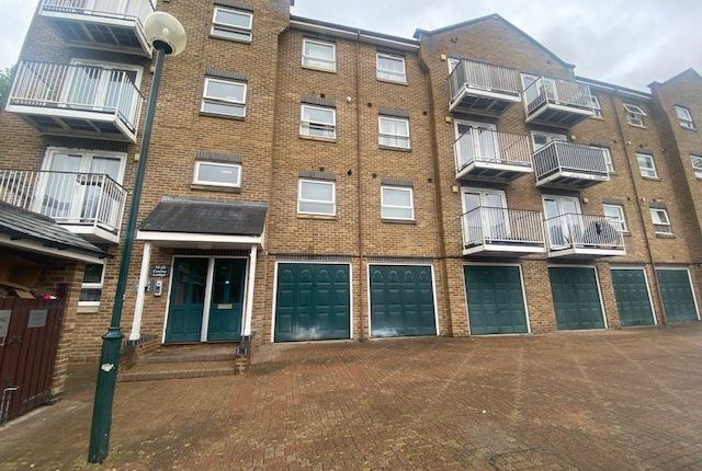 2 bed flat for sale in Fawley Lodge, Millennium Drive E14