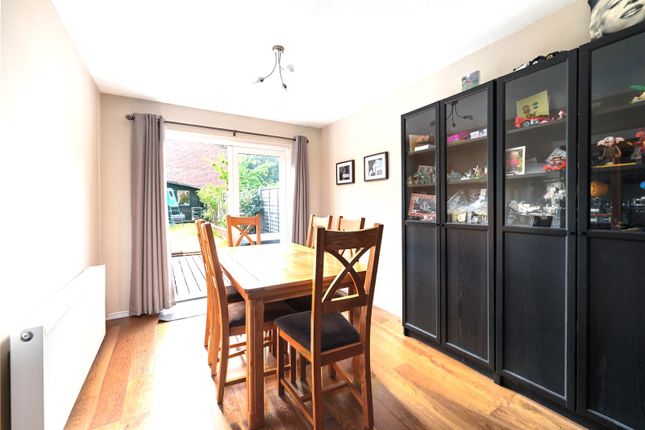 4, Frensham Close, Hampshire photo 3
