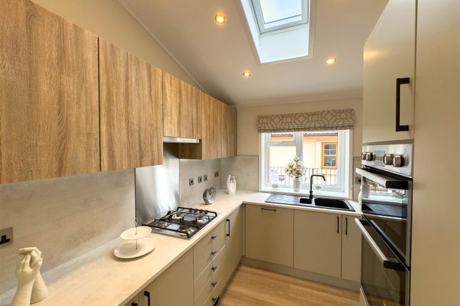 11 Dee Road, Willows Riverside Park, Windsor photo 3