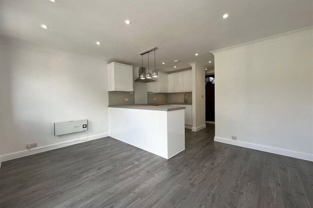 Flat for sale in Archway Court, Spring Vale South, Dartford, Kent