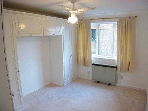 4, Winchester Close, Beckton photo 4