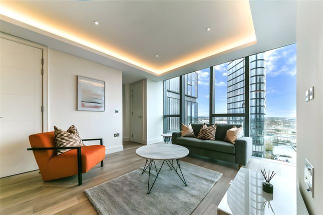 Thumbnail Flat to rent in Carrara Tower, City Road, Islington, London