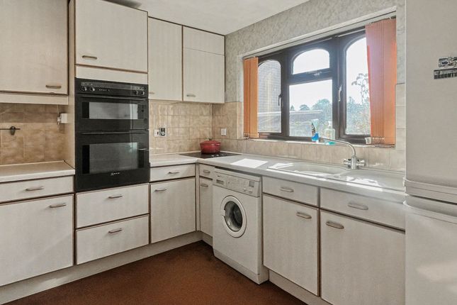 29, Sunnybank, Widmer End photo 3
