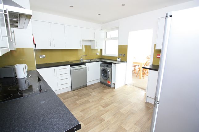 16, Mowbray Avenue, Exeter, Devon photo 4