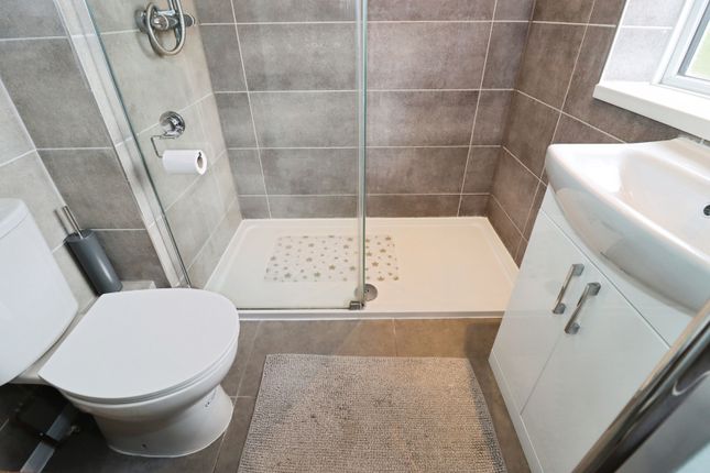 220, Oaktree Crescent, Bristol photo 4