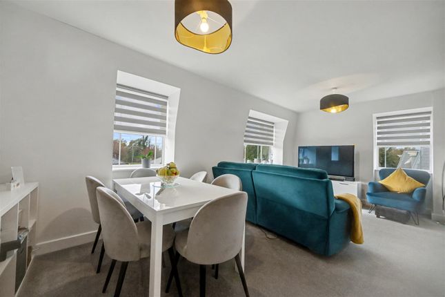 15, Ash Grove, Radlett photo 2