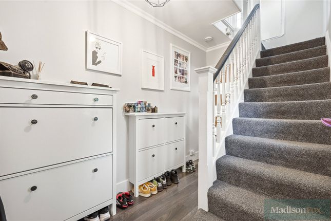2, Hazeleigh Gardens, Woodford Green photo 4