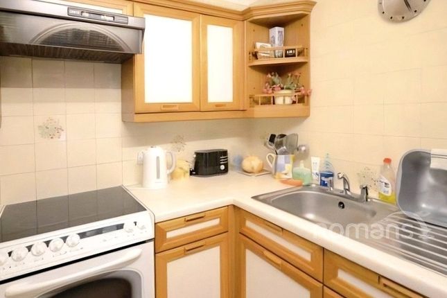 Flat 21, McKernan Court,, High Street, Berkshire photo 4