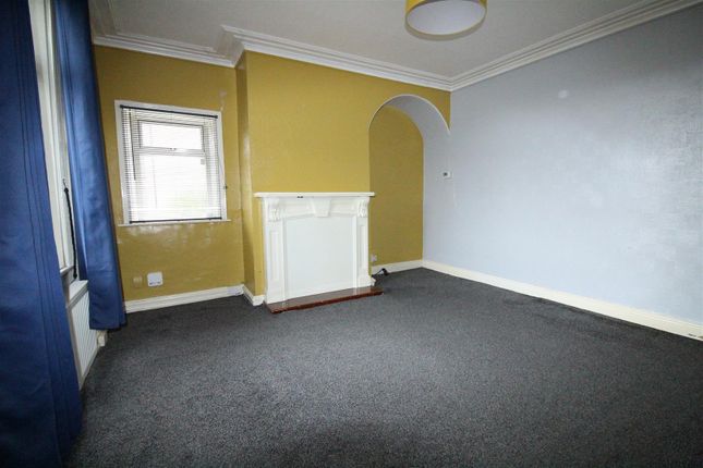 23, Worthing Head Road, Bradford photo 3