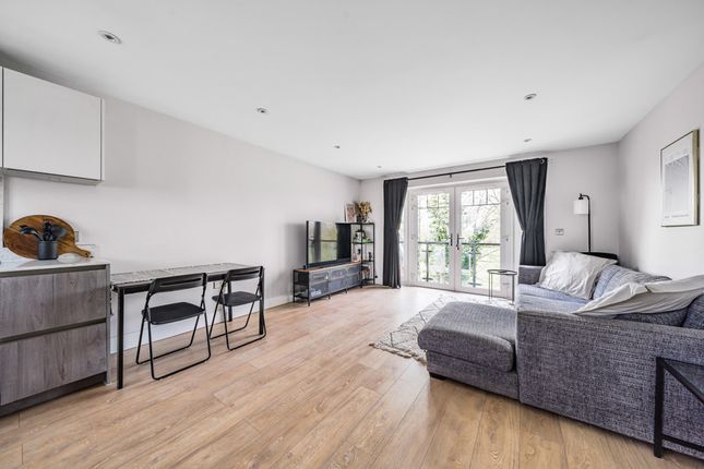 12, Connaught Close, Uxbridge photo 4