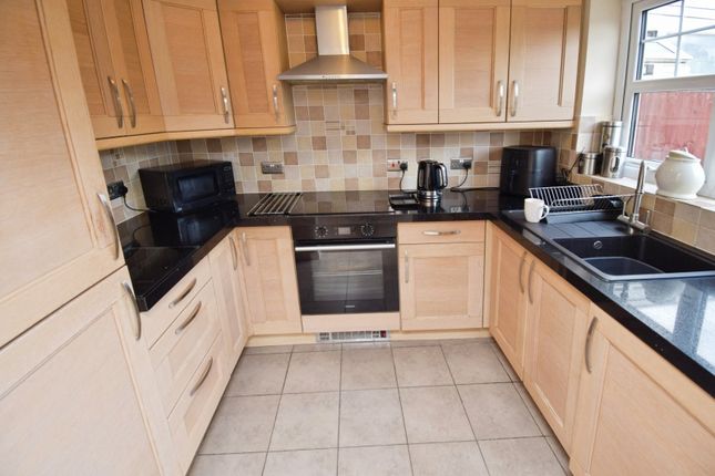 16, Brockenhurst Way, Coventry photo 4