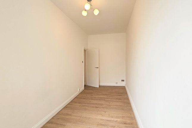 Flat for sale in Sylvester Path, London, Hackney