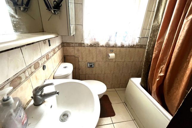 184, Martindale Road, Hounslow photo 4