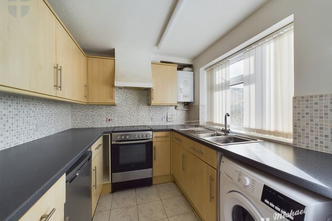 61 Savernake Road, Aylesbury photo 2