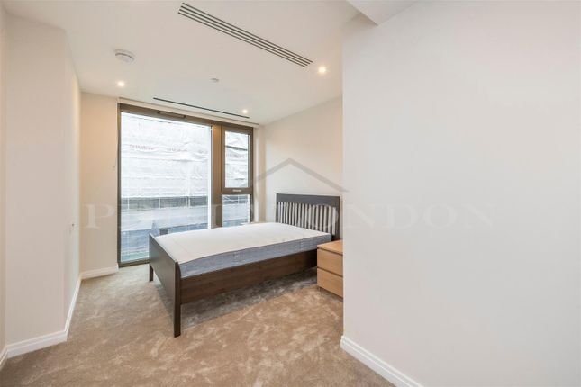 Flat for sale in Valentine House, Kings Road Park, Fulham
