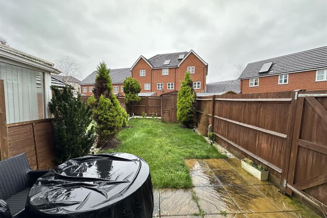 10, Amesbury Road, Slough photo 4