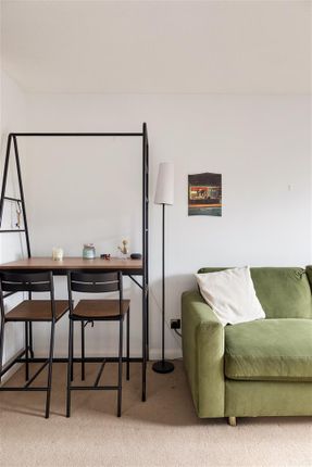 25 Lime Court, 33, Trinity Close, London photo 4