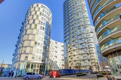 Thumbnail Flat to rent in Charrington Tower, Fairmont Avenue, Canary Wharf, London