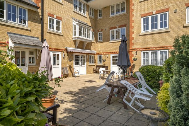 Flat 4, Hutchings Lodge,, High Street, Hertfordshire photo 2