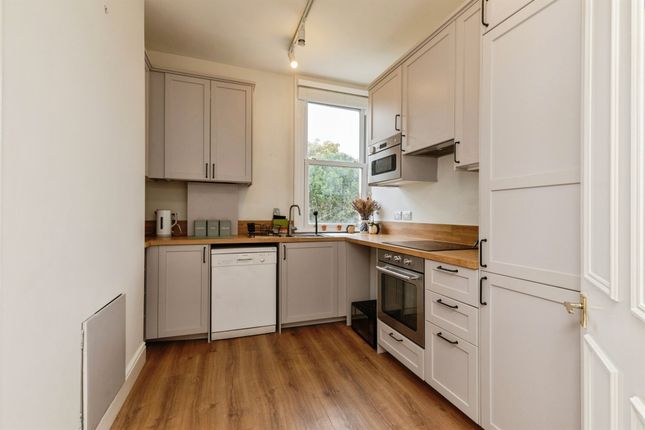 Flat 2, 6, St. Lukes Road, Bath photo 4