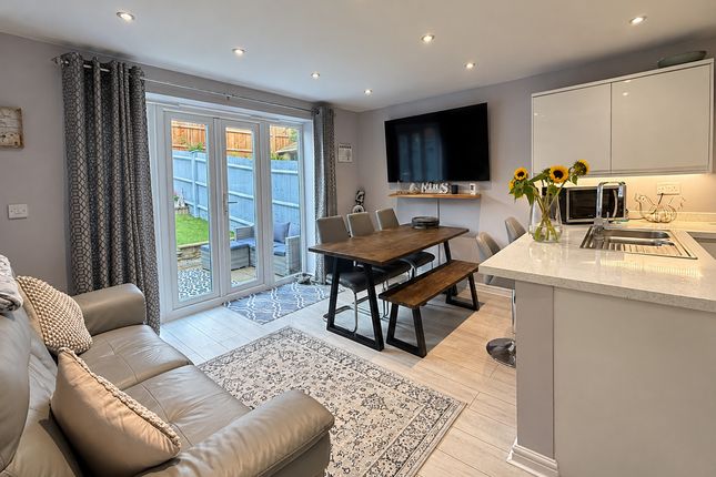 241, Longacres, Bridgend photo 3