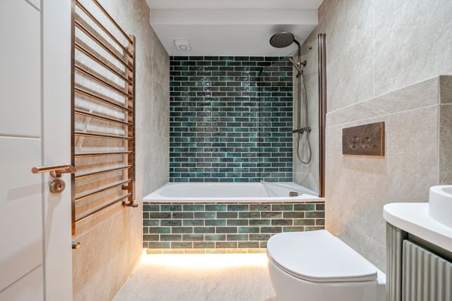 Flat A, 28, Garratt Terrace, London photo 4