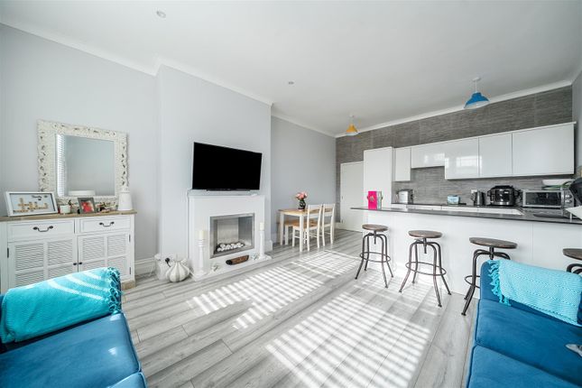 Flat 4 Richmond Lodge, Victoria Avenue, Swanage photo 3