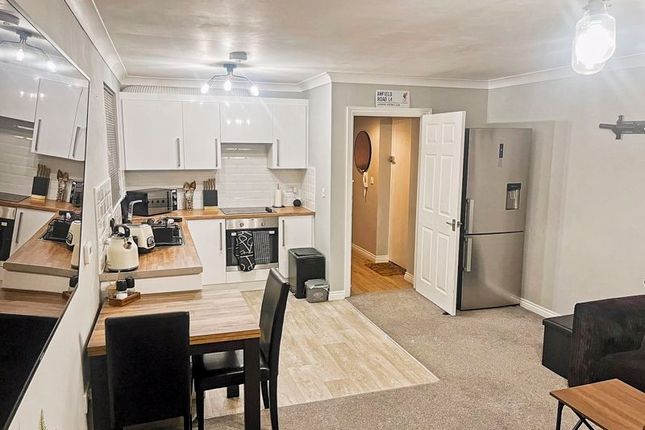 Flat 4 Haslemere Court, Haslemere Road, Wickford photo 4