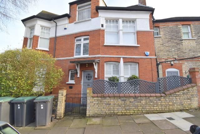 Flat to rent in Donovan Avenue, Muswell Hill