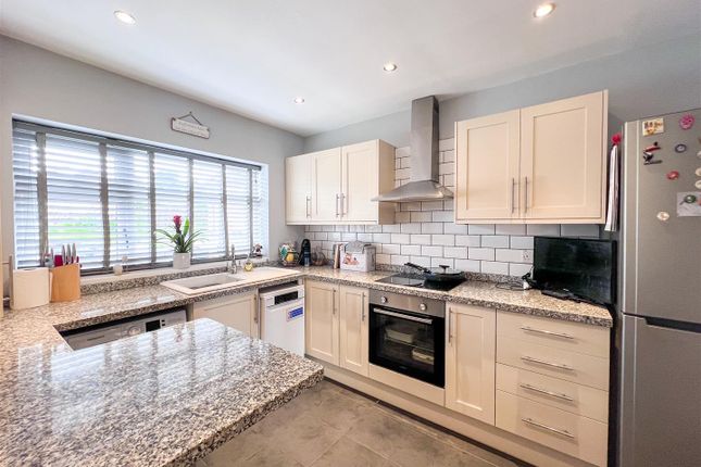 26, Withystakes Road, Stoke-On-Trent photo 4