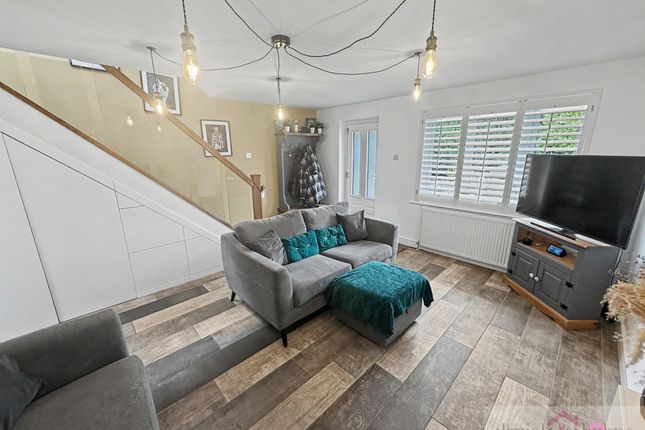 18 Rennie Crescent, Leek photo 4